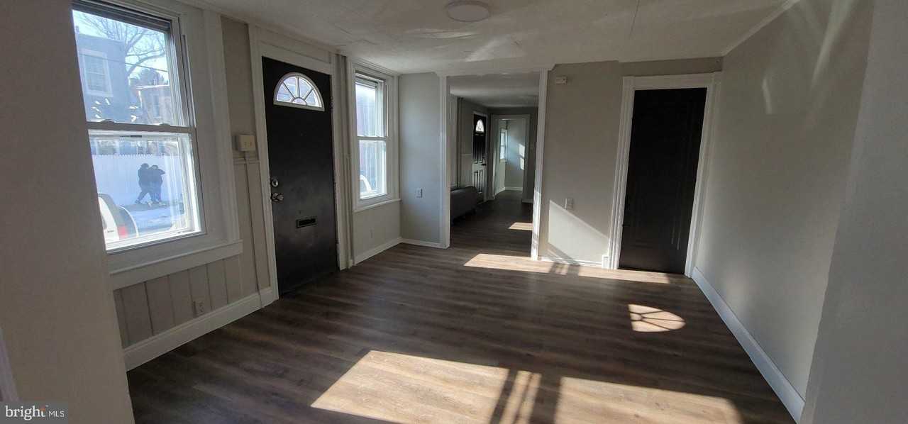 348 S 11th St - Photo 5 of 13