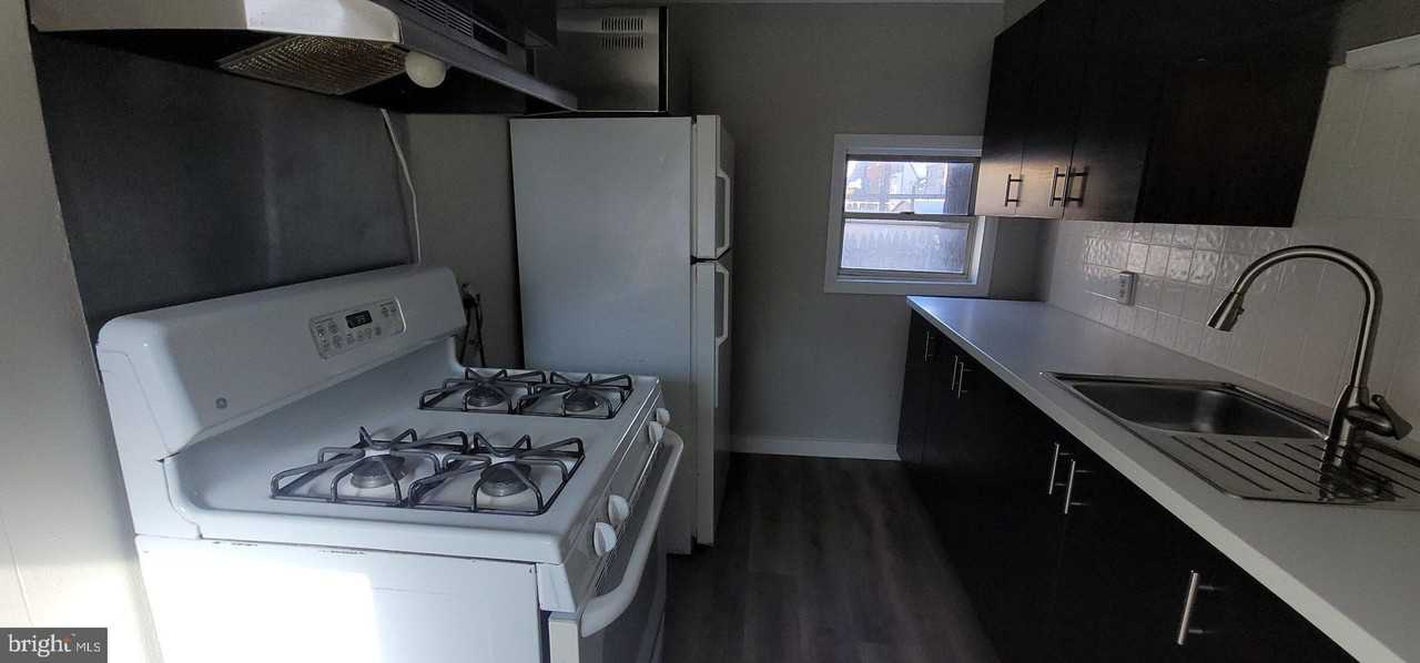 348 S 11th St - Photo 6 of 13