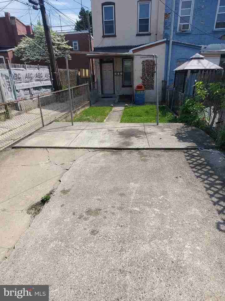 638 N 2nd St #1 - Photo 3 of 13