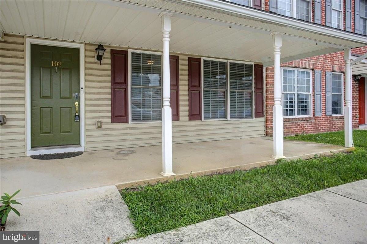 102 S Earl St - Photo 3 of 37