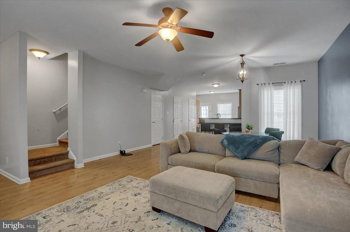 102 S Earl St - Photo 6 of 37