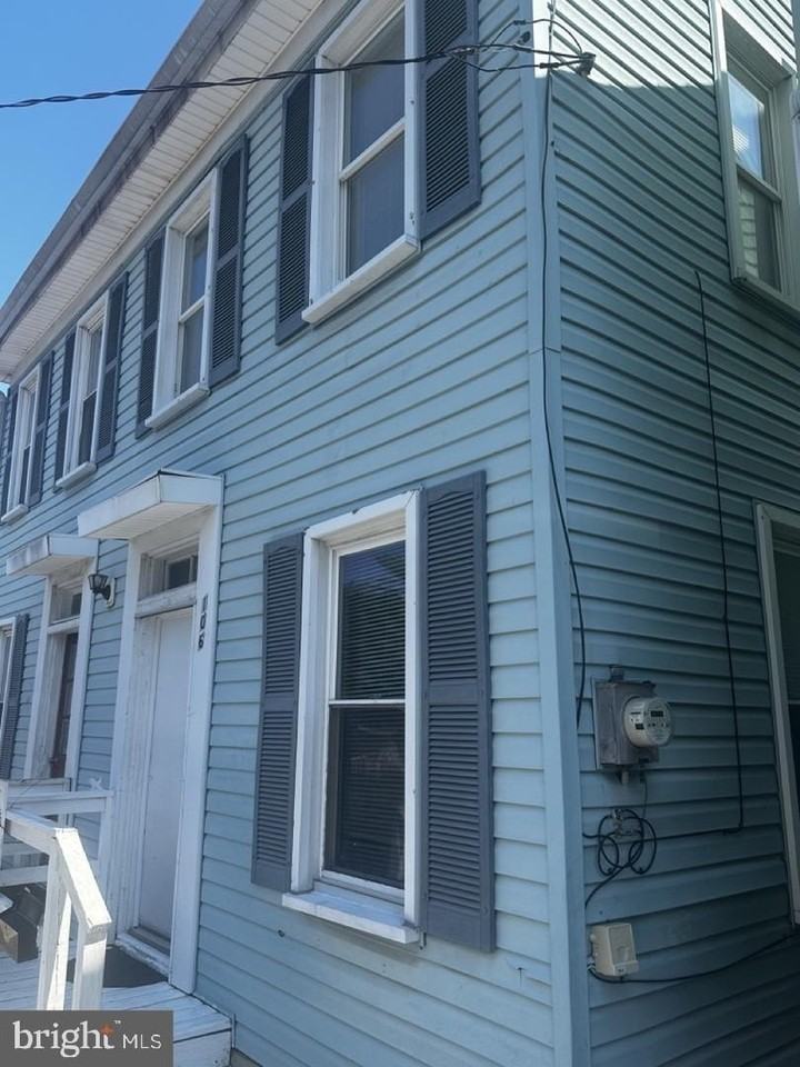 106 N Arch St