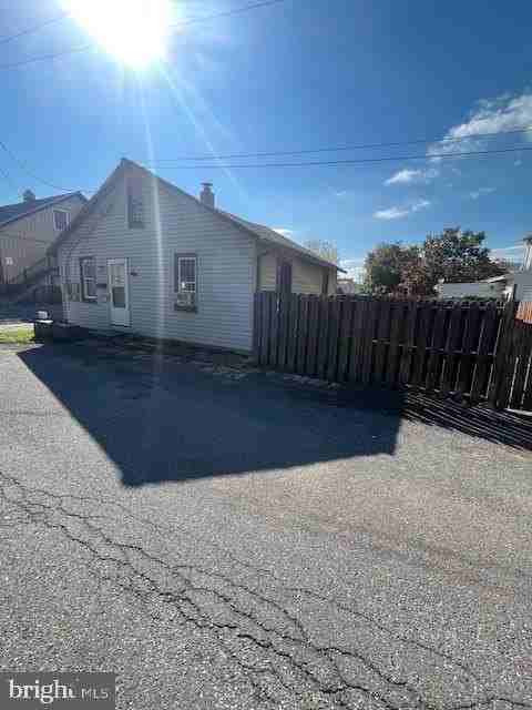 215 N Railroad Ave