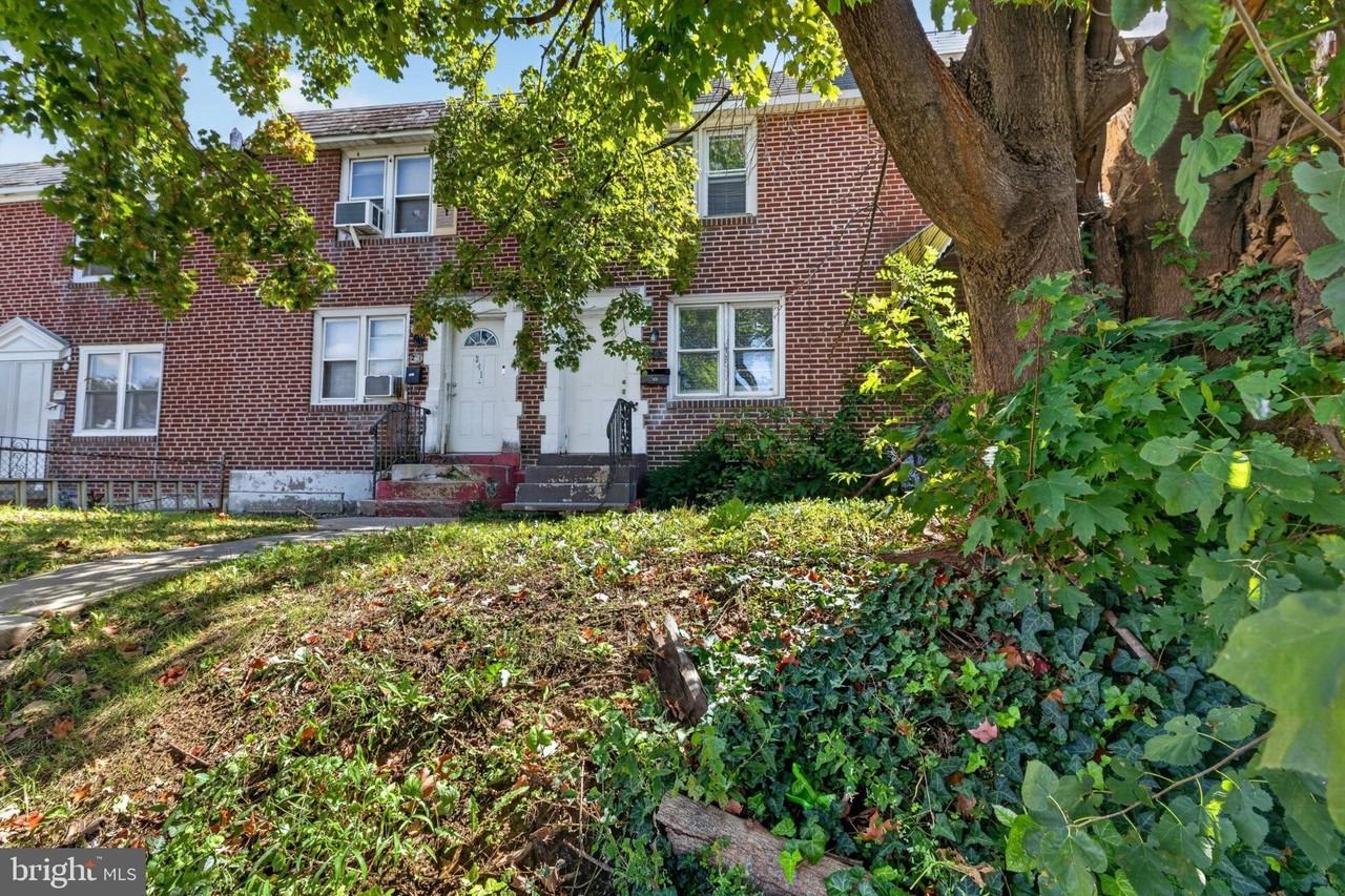 243 W 22nd St #A - Photo 3 of 28