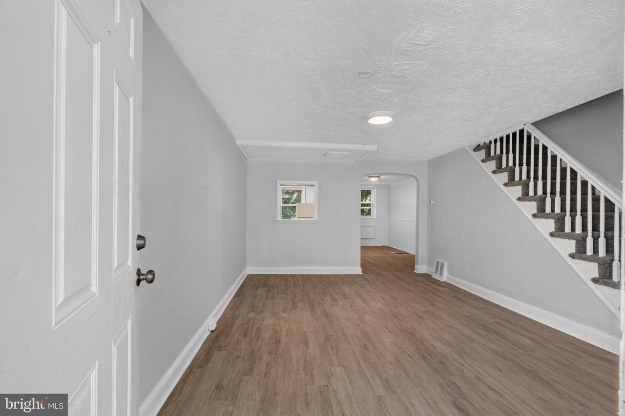 243 W 22nd St #A - Photo 5 of 28