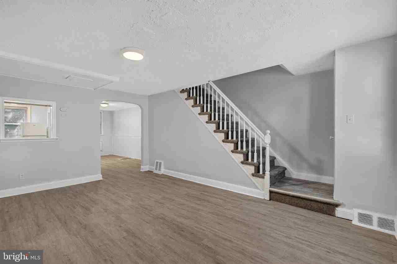 243 W 22nd St #A - Photo 6 of 28