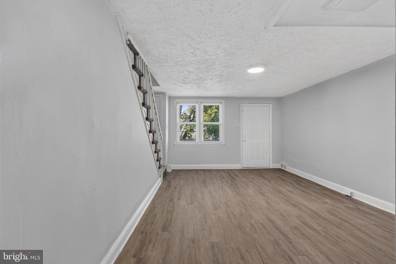 243 W 22nd St #A - Photo 7 of 28