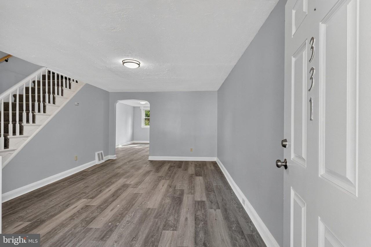 331 W 21st St - Photo 5 of 29