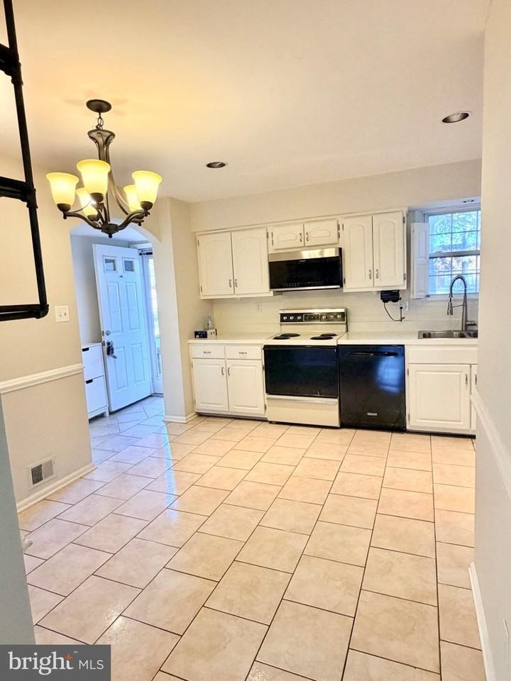 736 Village Ln - Photo 2 of 26