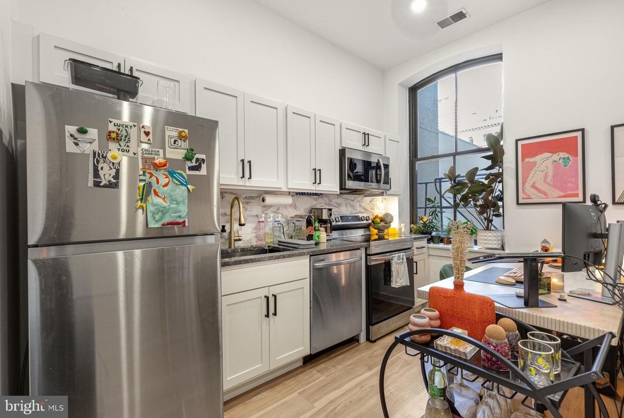 1415 Locust St #204 - Photo 4 of 14