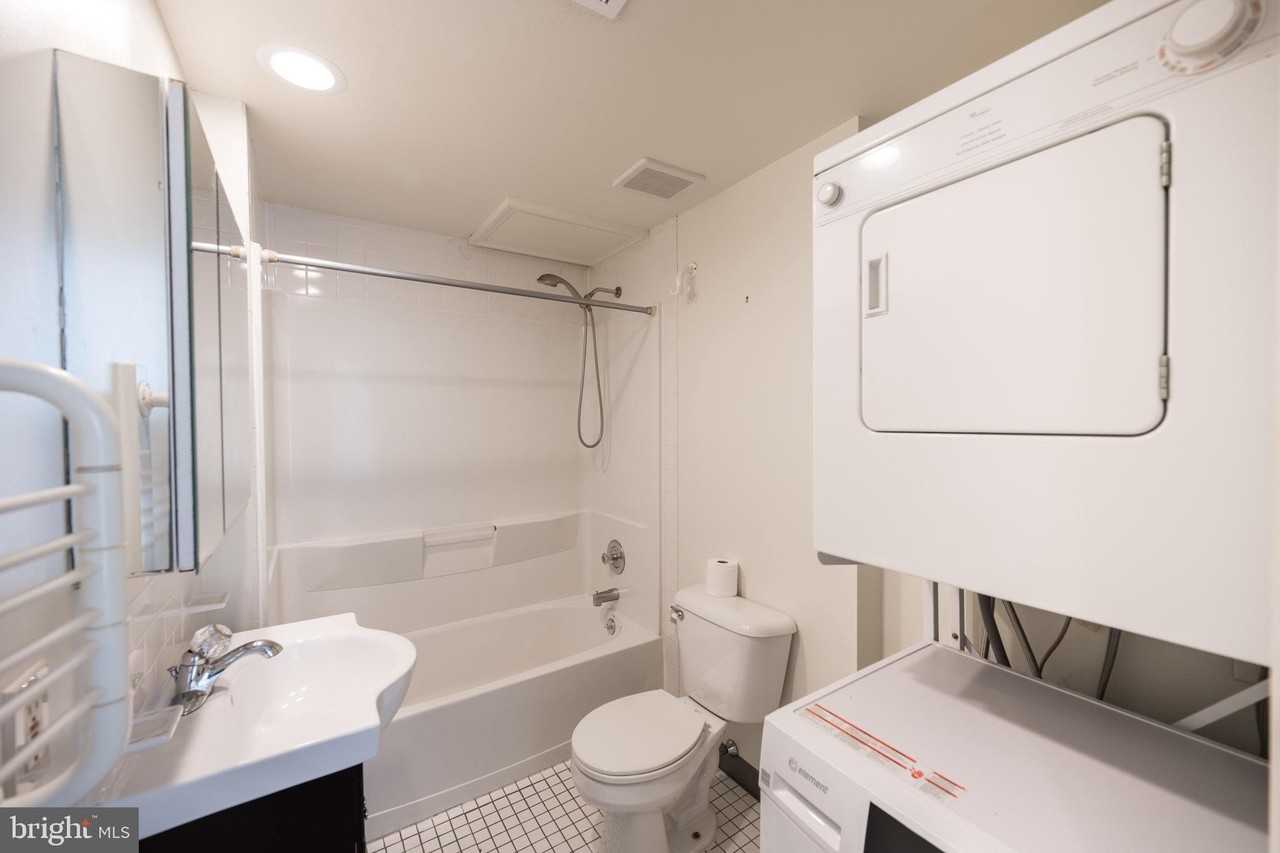 1728 Green St #2R - Photo 4 of 13