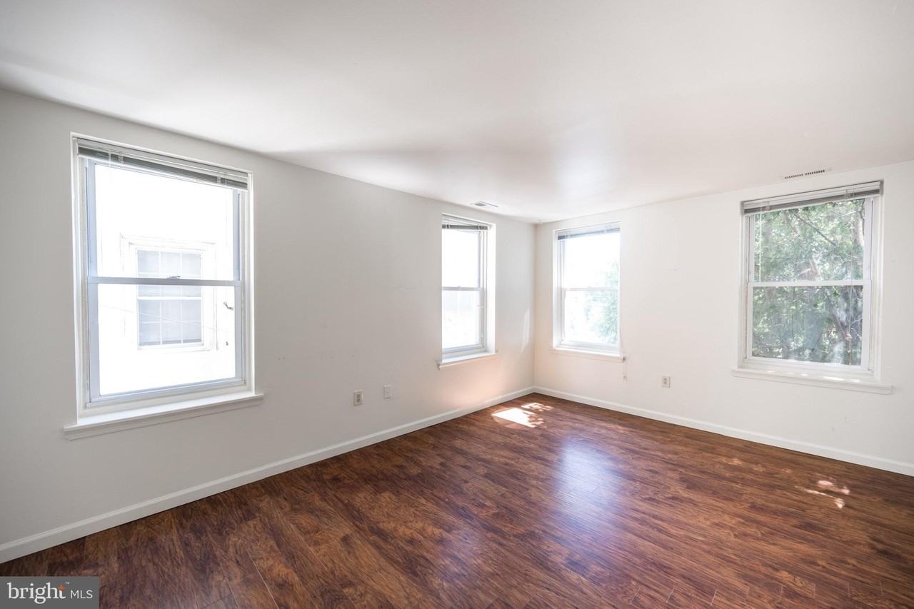 1728 Green St #2R - Photo 6 of 13
