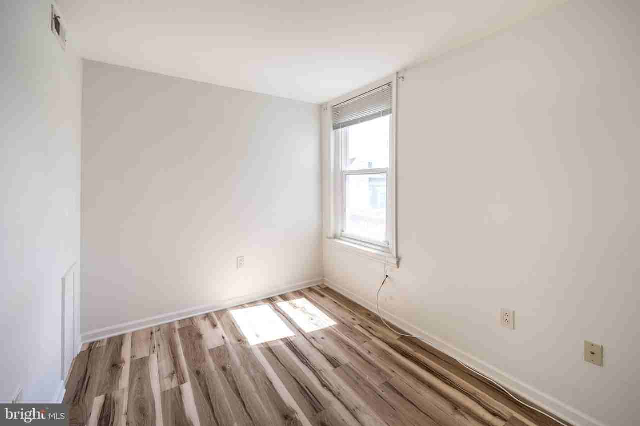 1728 Green St #2F - Photo 5 of 11