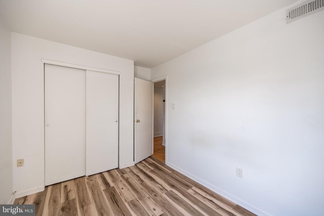 1728 Green St #2F - Photo 7 of 11