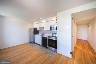1728 Green St #4F - Photo 1 of 1