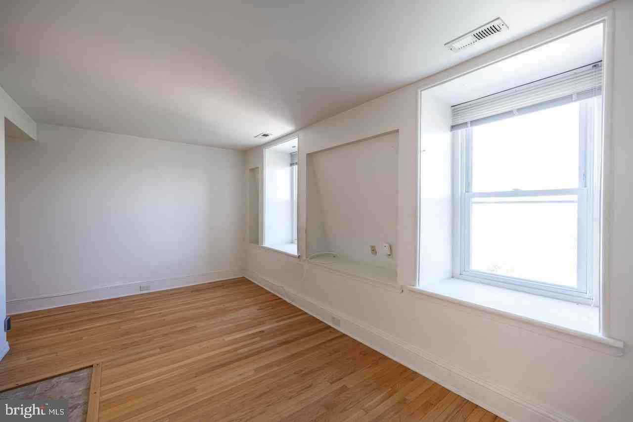 1728 Green St #4F - Photo 4 of 11
