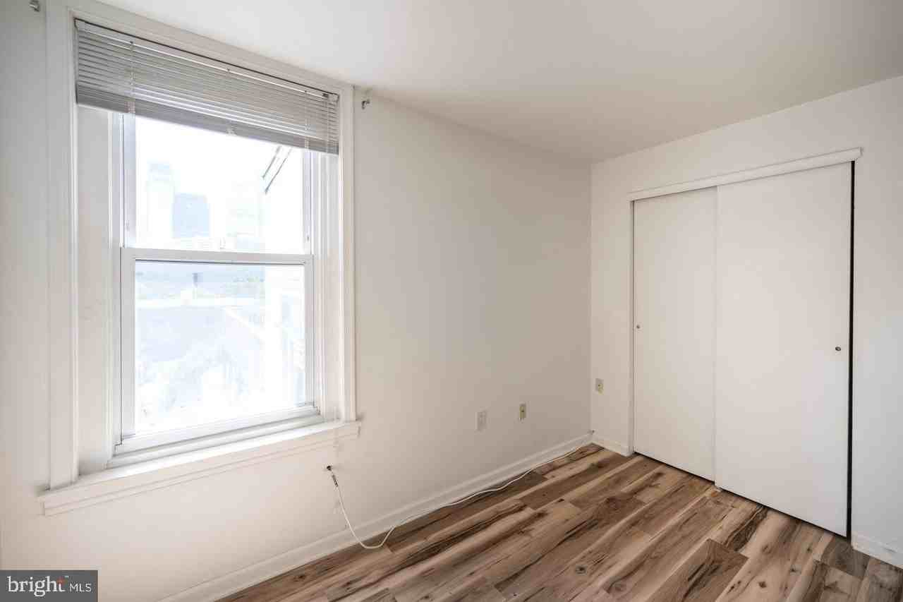 1728 Green St #4F - Photo 6 of 11