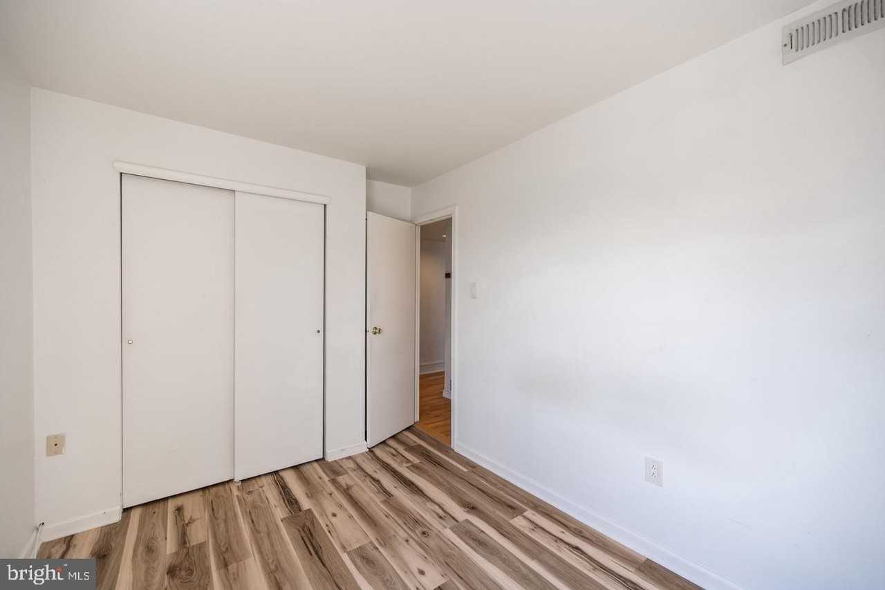 1728 Green St #4F - Photo 7 of 11