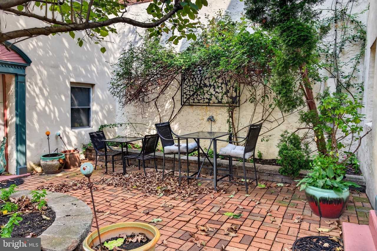 1227 Shackamaxon St #8 - Photo 4 of 21