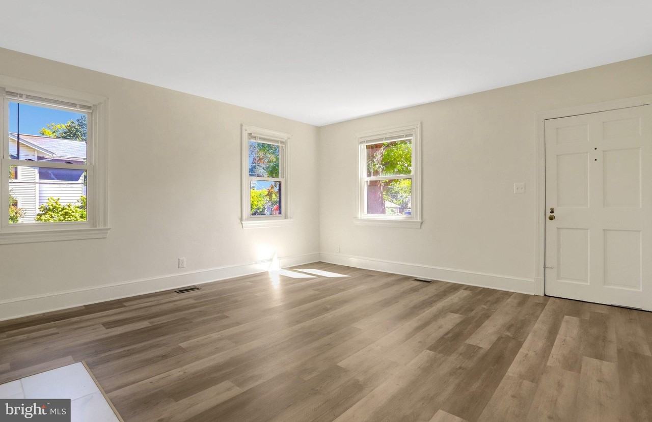 34 E Walnut St - Photo 3 of 22