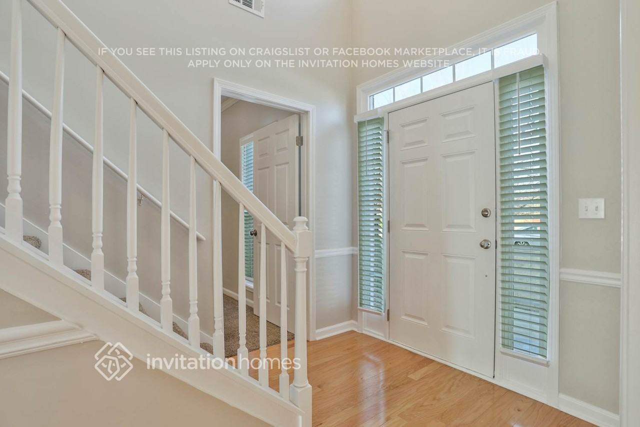 2675 Lake Commons Ct - Photo 4 of 28
