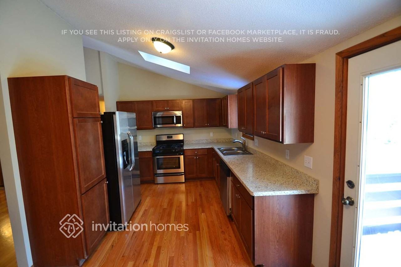 112315 Baxter Ct - Photo 3 of 9