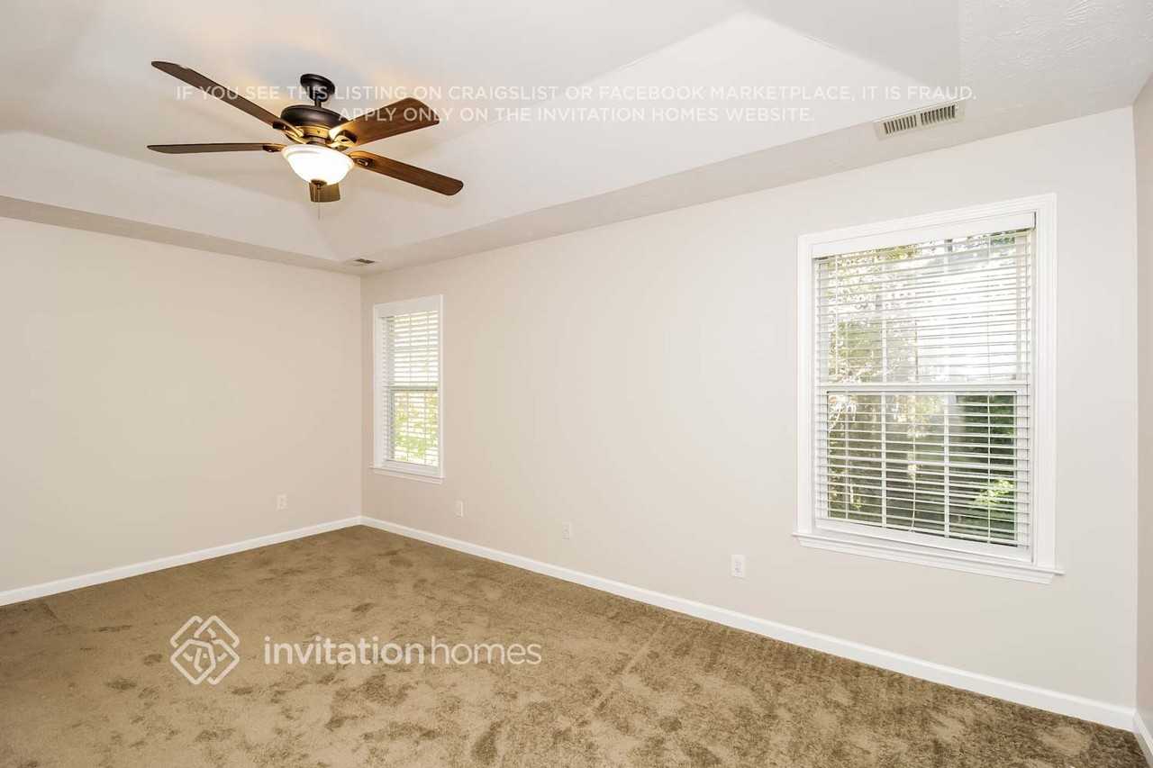3615 Southwick Dr Nw - Photo 5 of 16