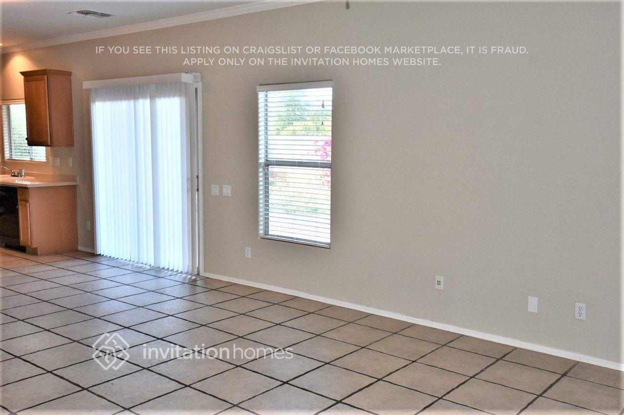 11880 W Grant St - Photo 3 of 16