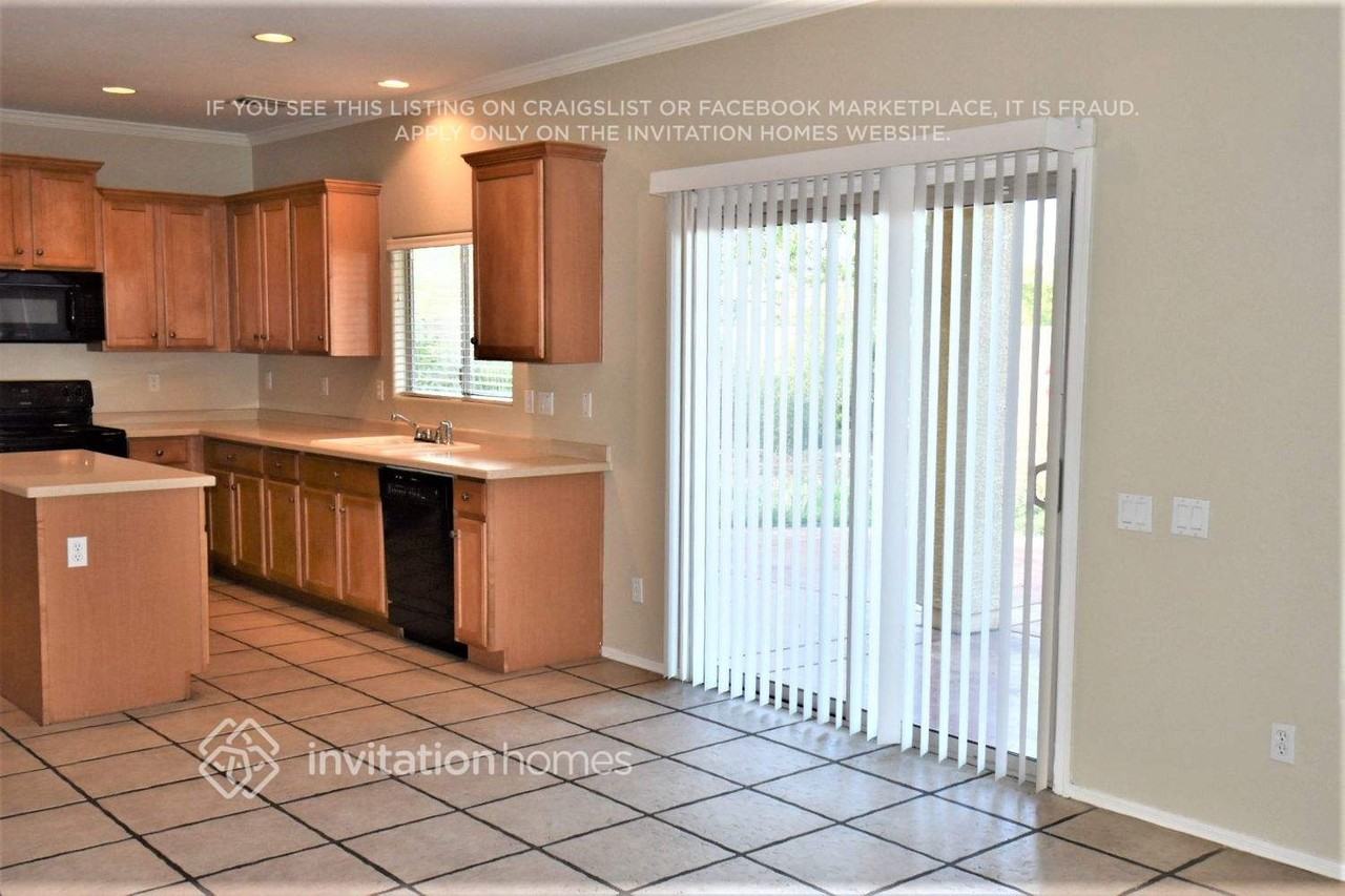 11880 W Grant St - Photo 4 of 16