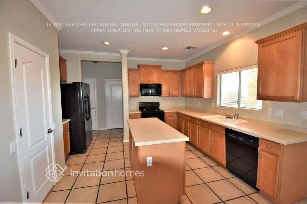 11880 W Grant St - Photo 5 of 16