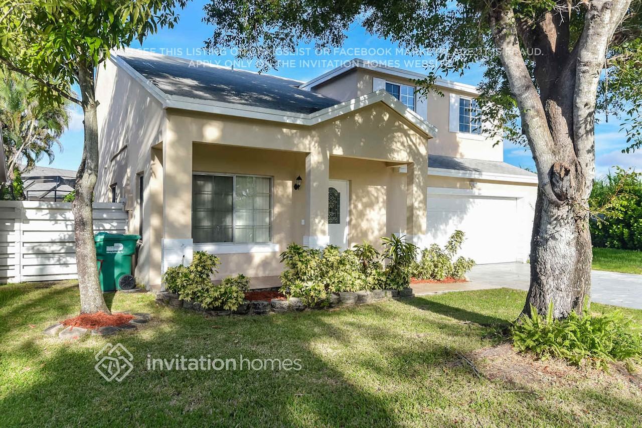 14450 Sw 139th Avenue Cir W - Photo 2 of 21