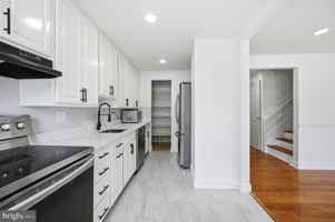 featured image of 1214 Fox Run Pl
