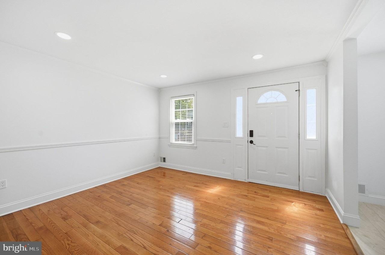 1214 Fox Run Pl - Photo 4 of 30