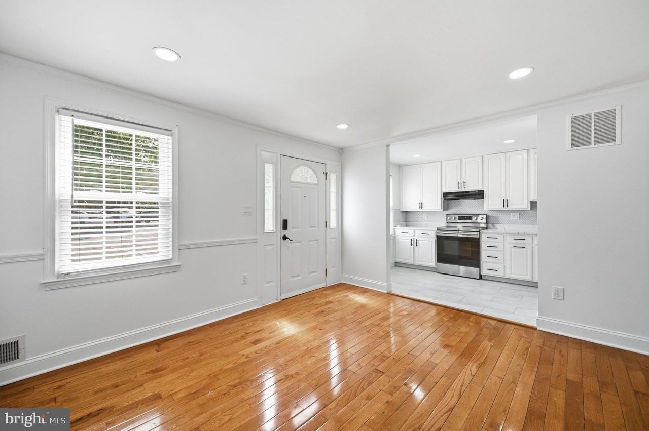 1214 Fox Run Pl - Photo 5 of 30