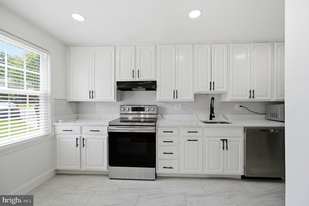 1214 Fox Run Pl - Photo 7 of 30