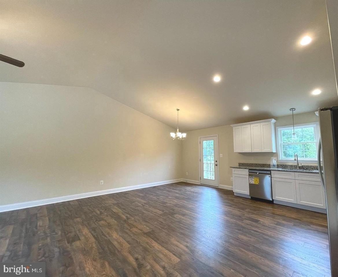 8112 Leland Rd - Photo 4 of 19