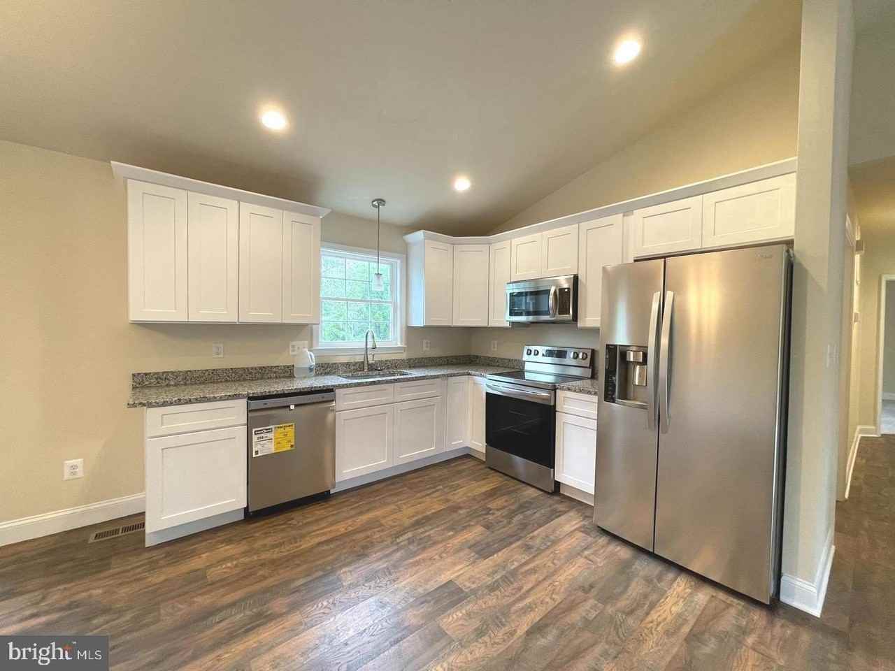 8112 Leland Rd - Photo 6 of 19