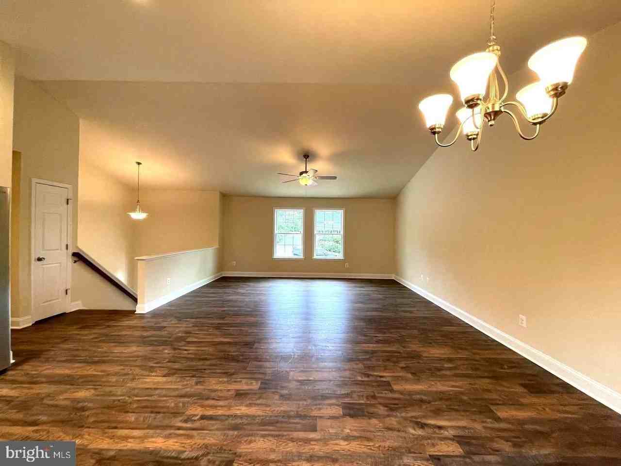 8112 Leland Rd - Photo 7 of 19
