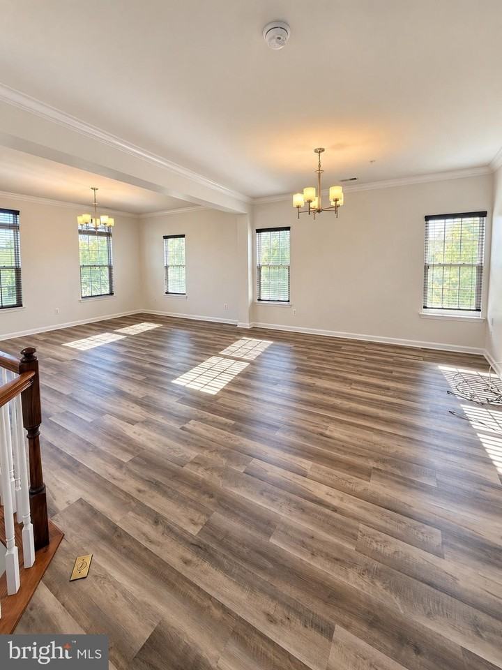 7324 Brunson Cir - Photo 3 of 13