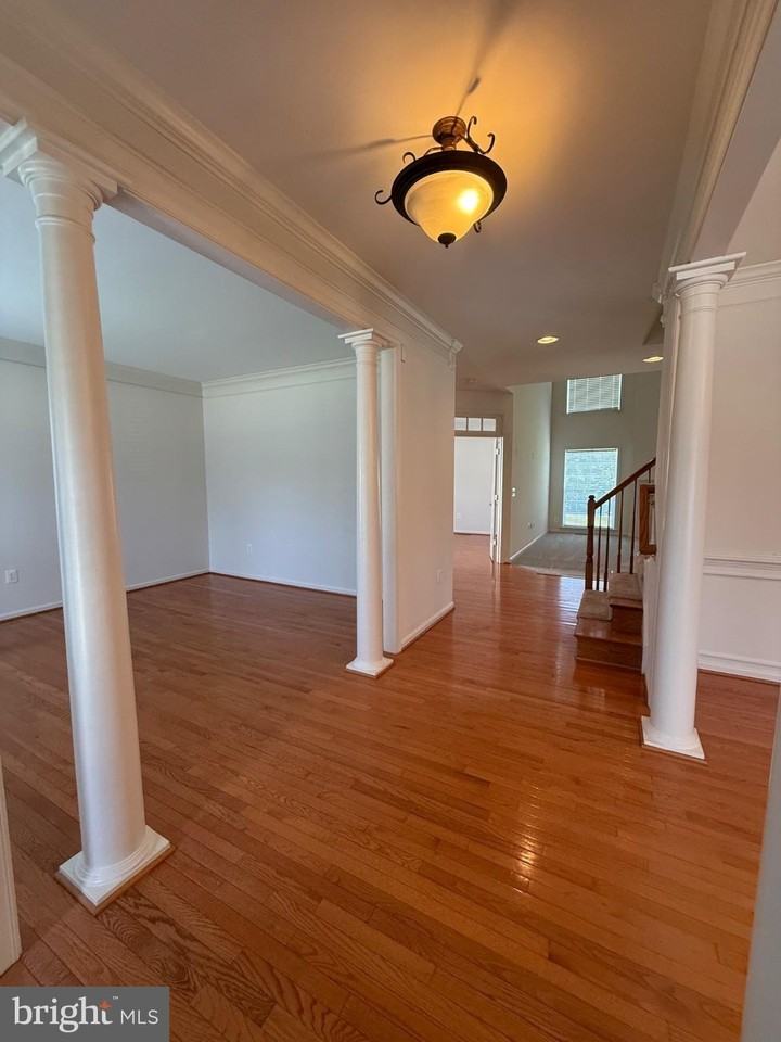 64 Riggs Rd - Photo 3 of 31