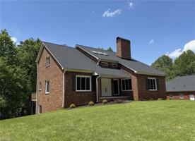 featured image of 2528 Treetop Ln
