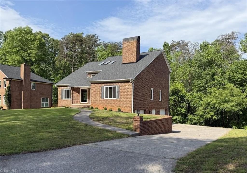 2528 Treetop Ln - Photo 3 of 29