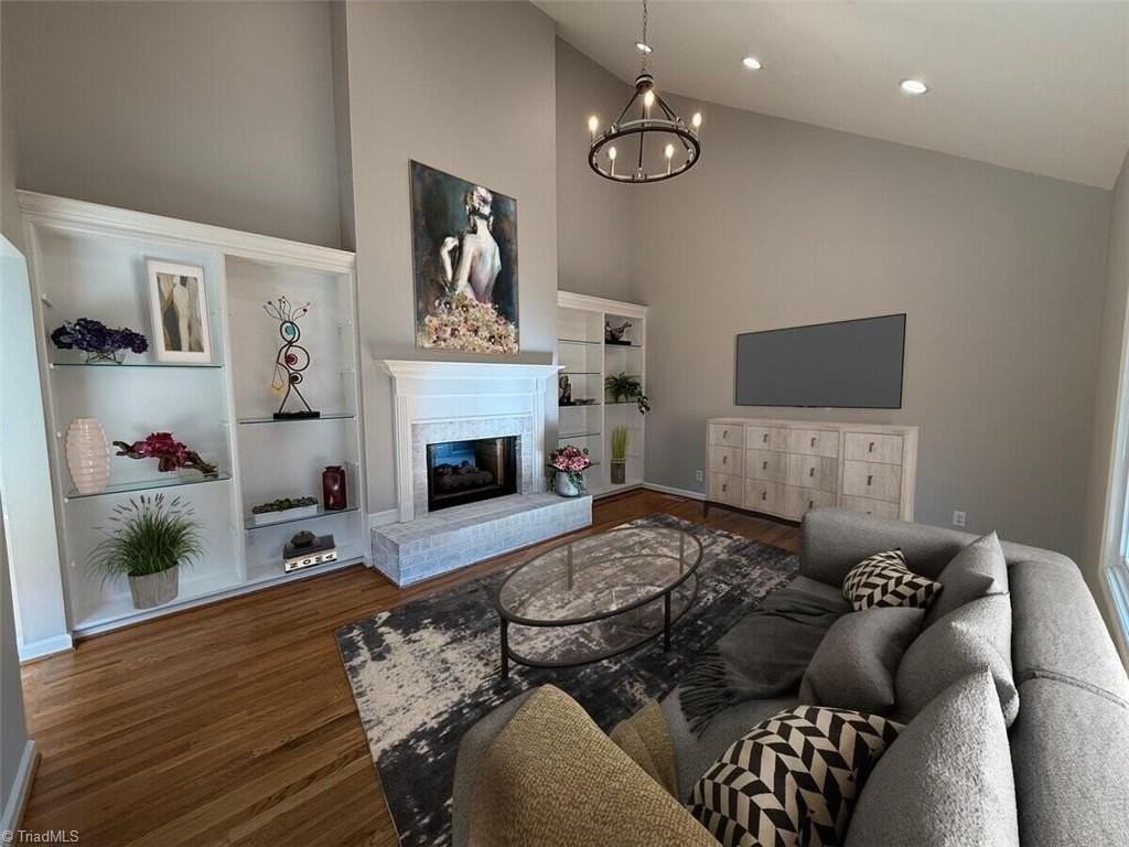 2528 Treetop Ln - Photo 4 of 29