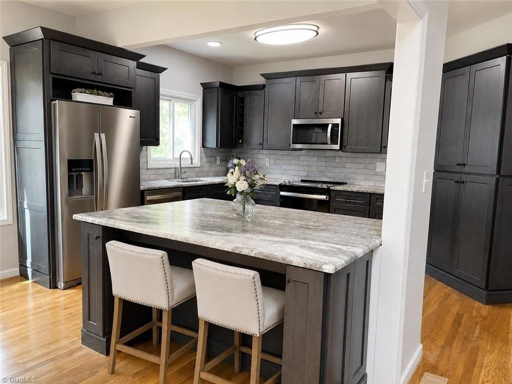 2528 Treetop Ln - Photo 5 of 29
