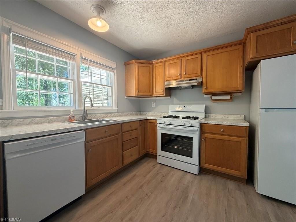 2305 Pisgah Church Rd - Photo 6 of 27