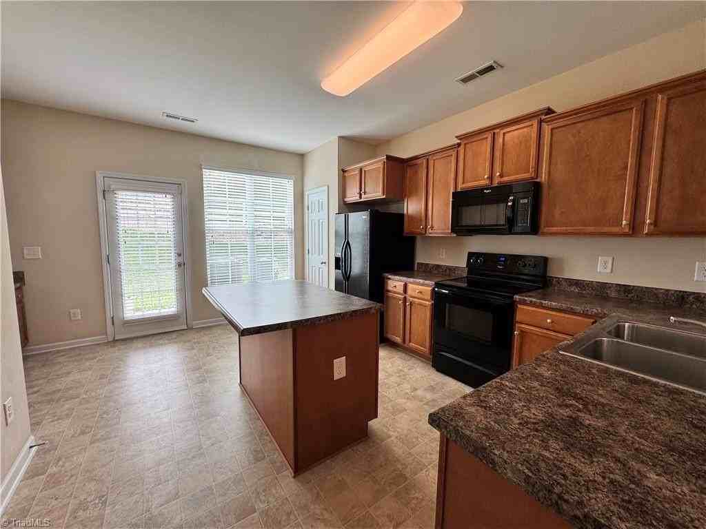 5564 Farm House Trl - Photo 4 of 15