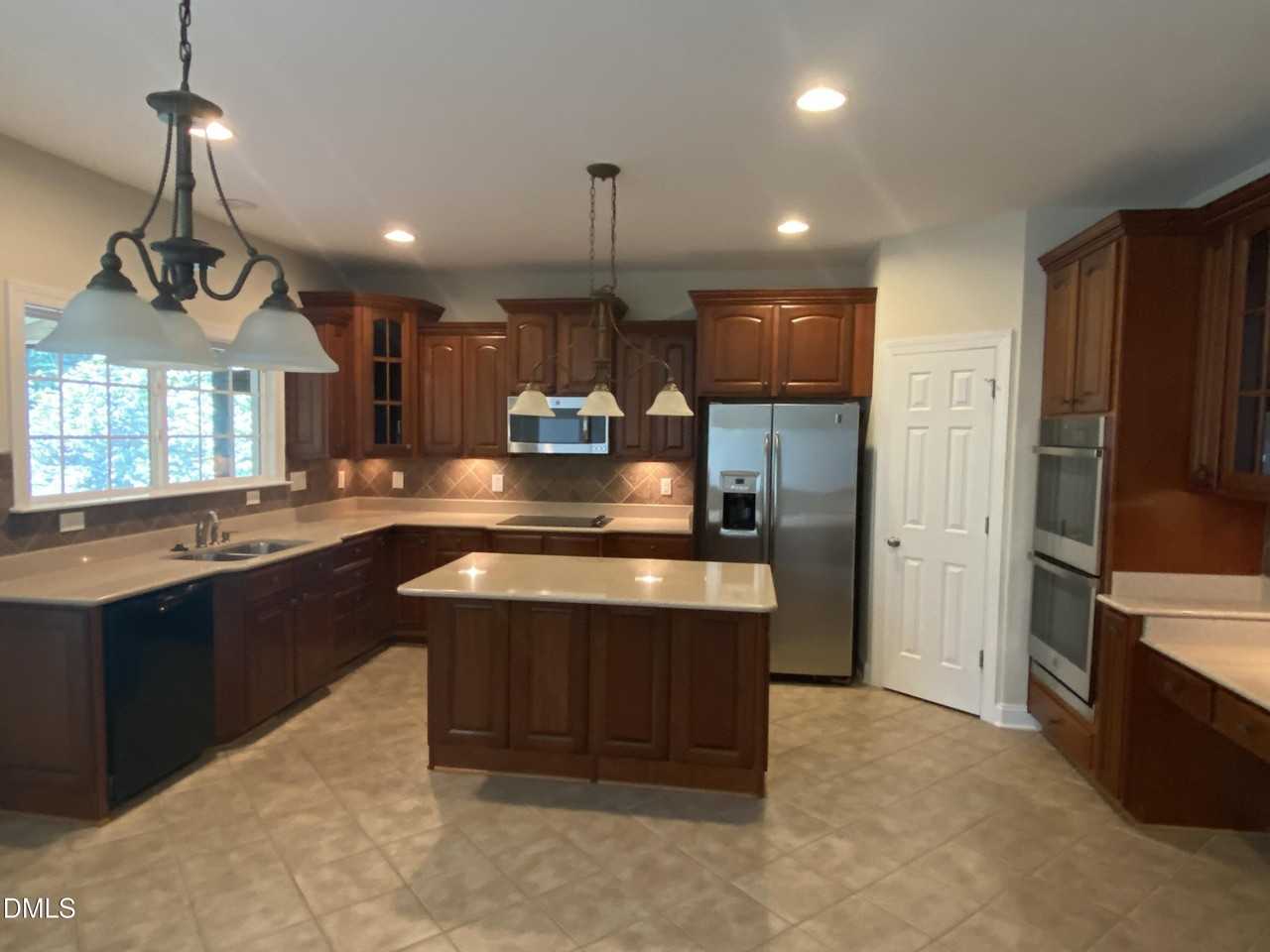 125 Quarryrock Rd - Photo 2 of 16