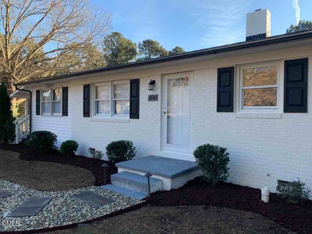 1641 Wake Dr - Photo 3 of 16