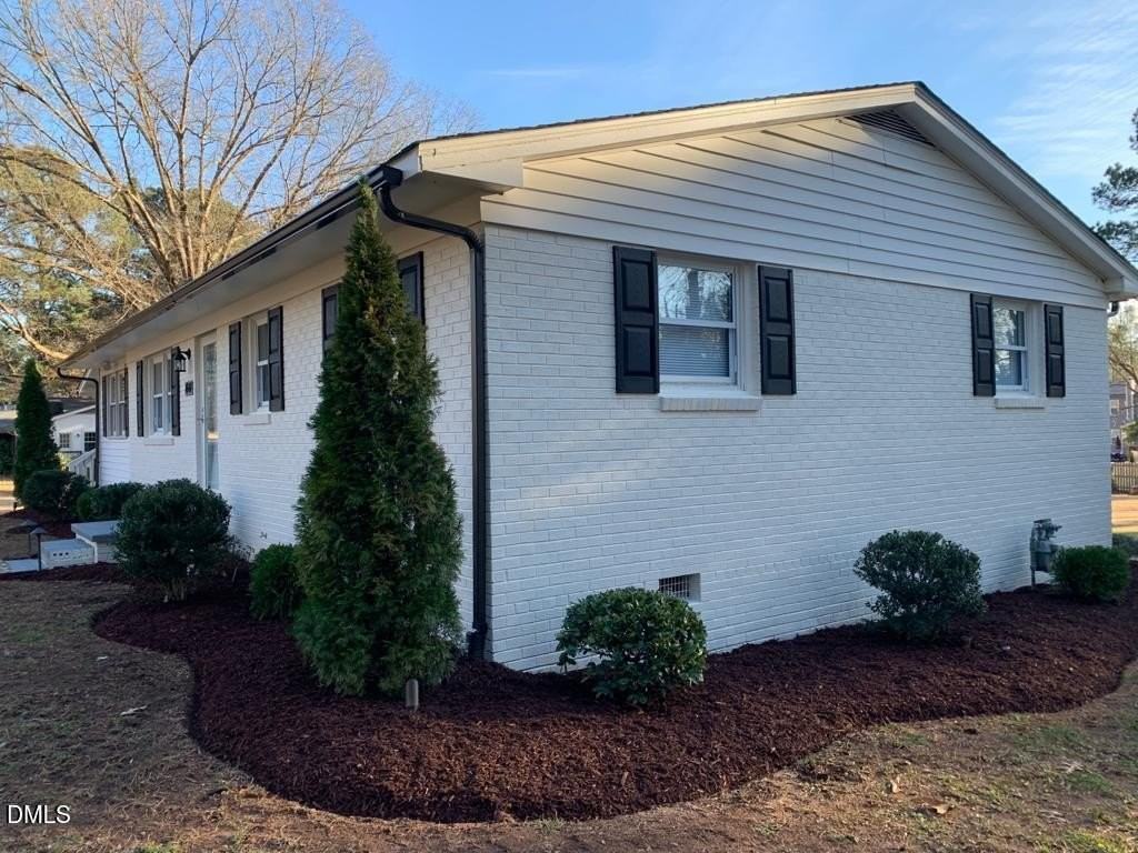 1641 Wake Dr - Photo 4 of 16
