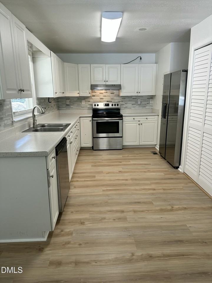 1641 Wake Dr - Photo 6 of 16